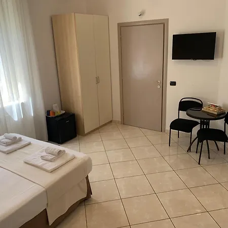Tuanis Hotel Naples Exterior photo